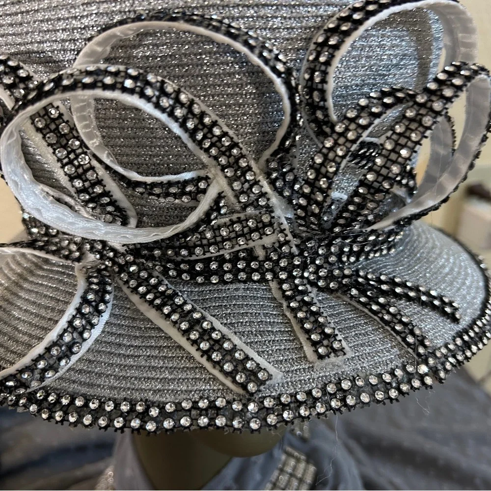 Elegant Black and White Women's Hat - Picture 3 of 12